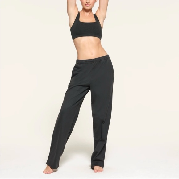 SKIMS OUTDOOR DRAPEY PANT - Picture 2 of 11